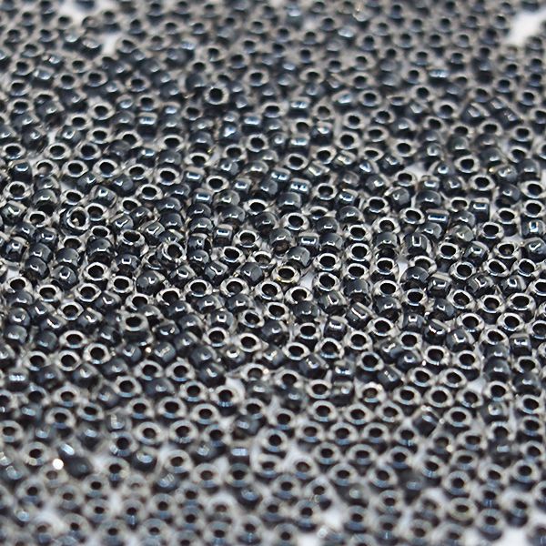 Бисер круглый 11/0 #0344 Прозрачный с черным прокрасом